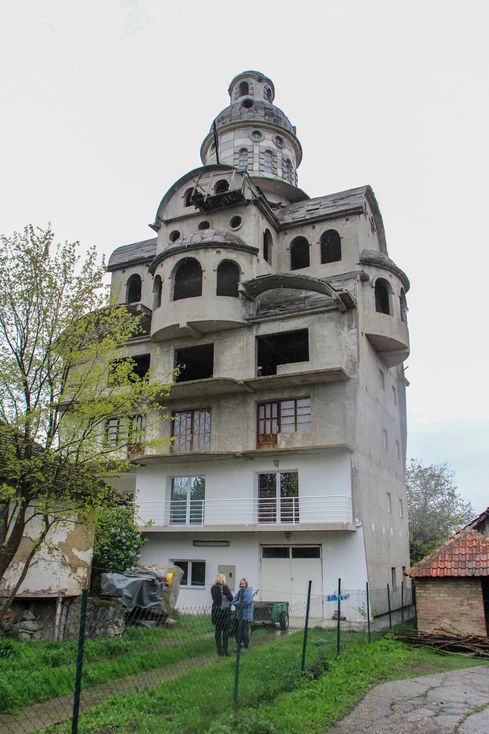 Pirotska kuca nalik gotickoj crkvi